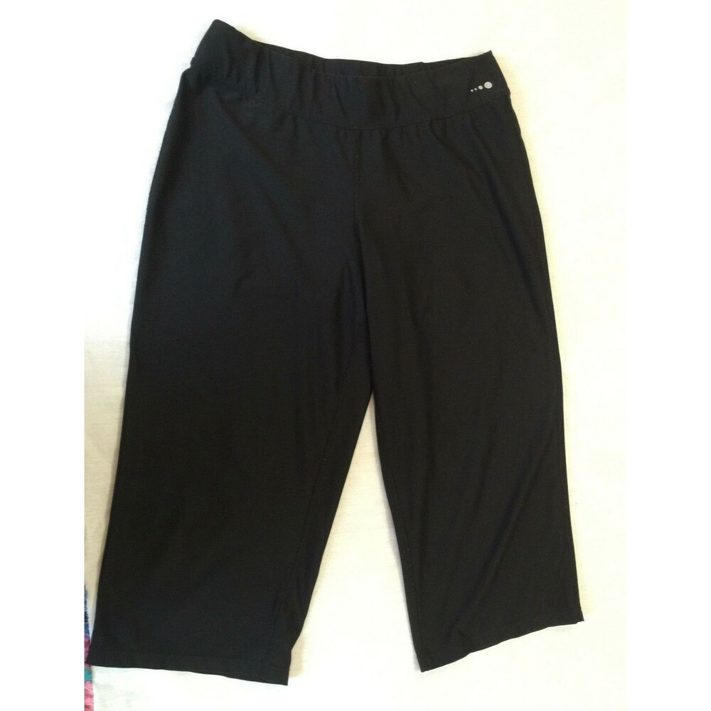 WOMENS PULL ON ATHLETIC YOGA CAPRIS WAIST 30-32 IN.,